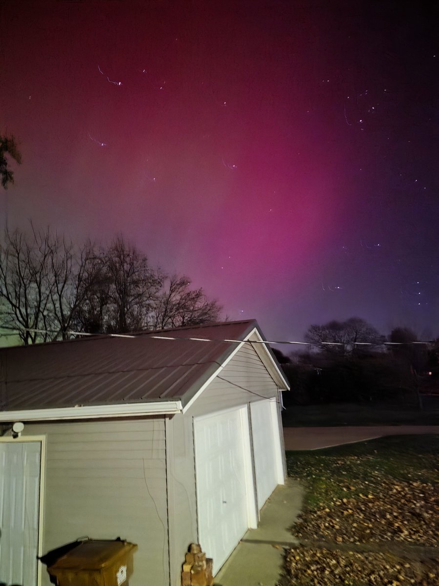 jimpack1's tweet image. A little bit of the northern lights from Iowa last night....