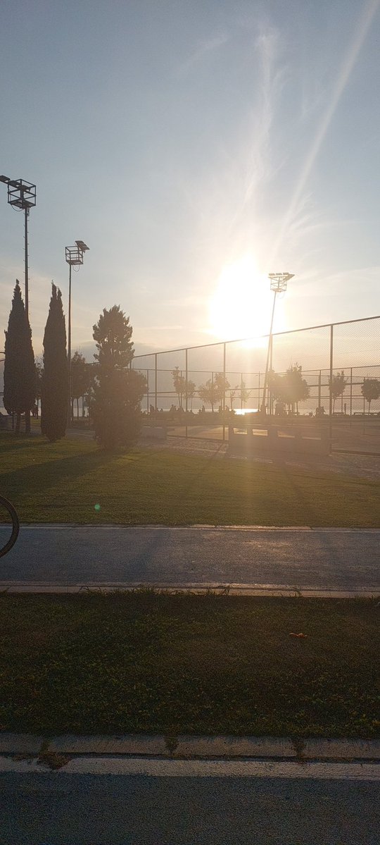 Bostanlı sahildeyim tanışmak isteyen çiftler yada tek kadınlar varsa bekliyorum 😉