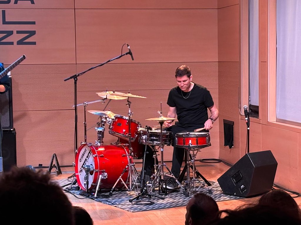 🎼 Ieri sera, il Team dell’Ambasciata del Lussemburgo in Italia ha avuto il grande piacere di assistere al concerto del trio lussemburghese Dock in Absolute presso la Casa del Jazz, che li ha ospitati a Roma tra i concerti in Cina e in Messico.