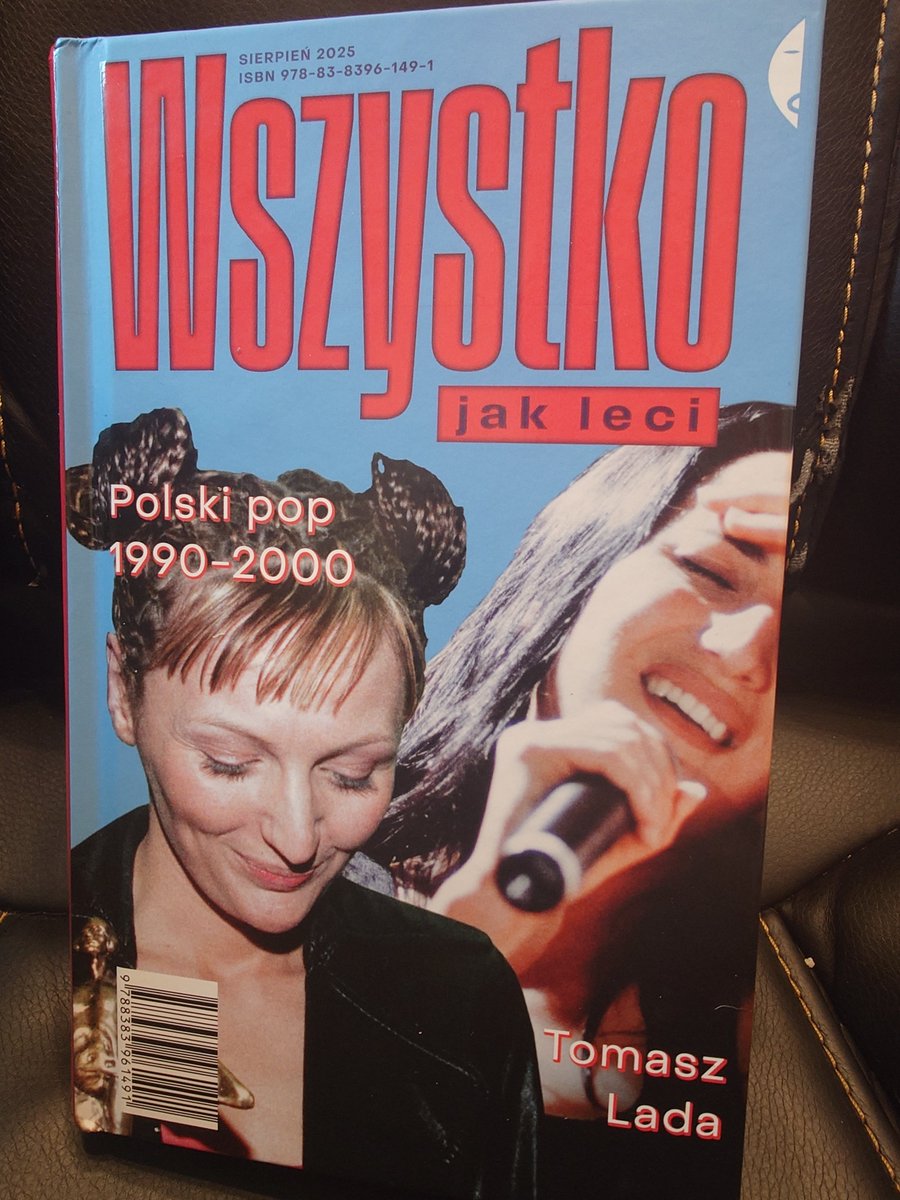 W drodze do Namysłowa czytam doskonałą książkę o latach 90 w Polsce, a szczególnie o branży muzycznej.
Nie pamiętałem już, że słynny musical Metro zawdzięcza sukces kasie ukradzionej w aferze FOZZ. W tej książce jest mnóstwo takich smaczków i historii.