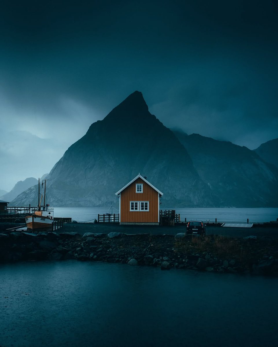 visualsofearth1's tweet photo. Lofoten Islands, Norway https://t.co/XwmyG6RzO0