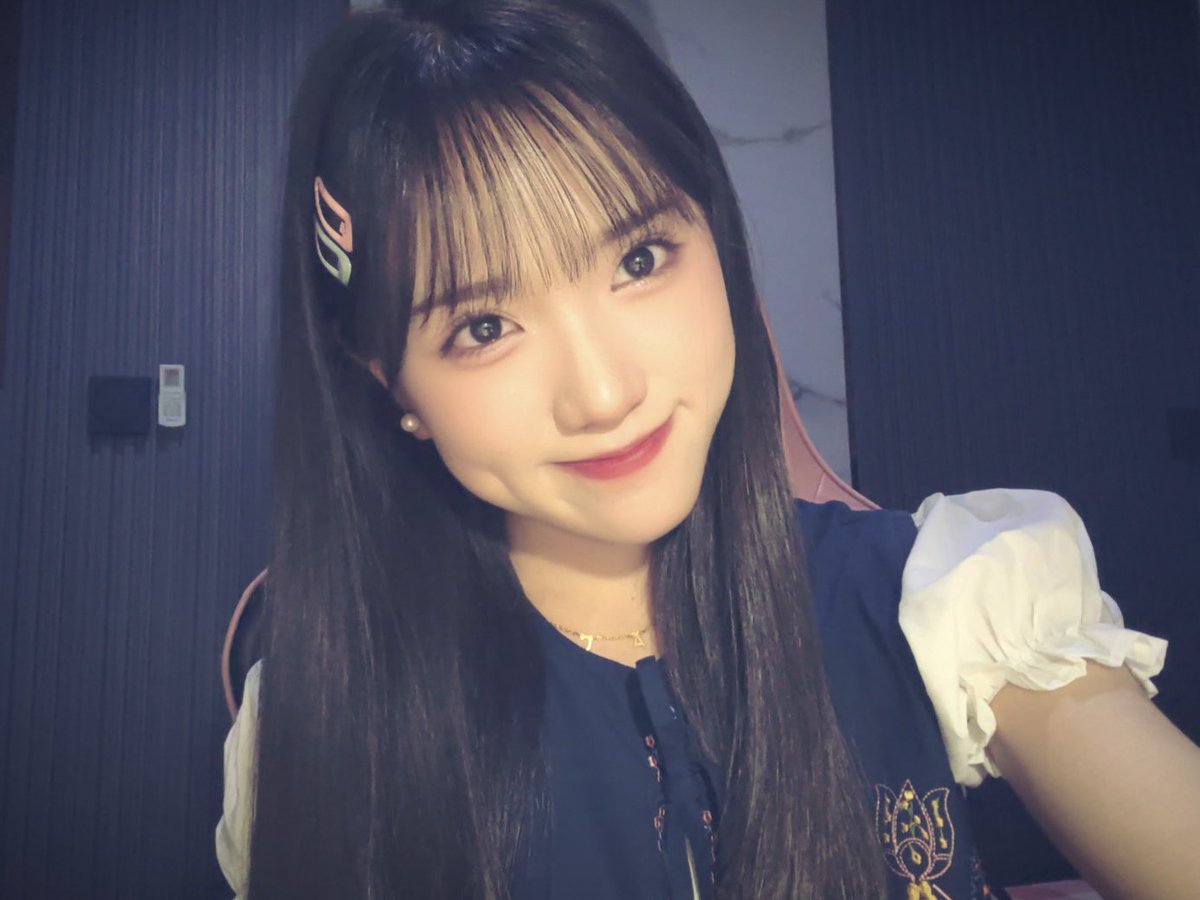 Terimakasih banyak untuk VC hari inii💙💙 yeaaaayyy selalu seruuuu &amp; happy bisa ngobrol dengan kalian semuaaa hihi^^ ketemu besok di show theater yaa!! selamat istirahaaatt~