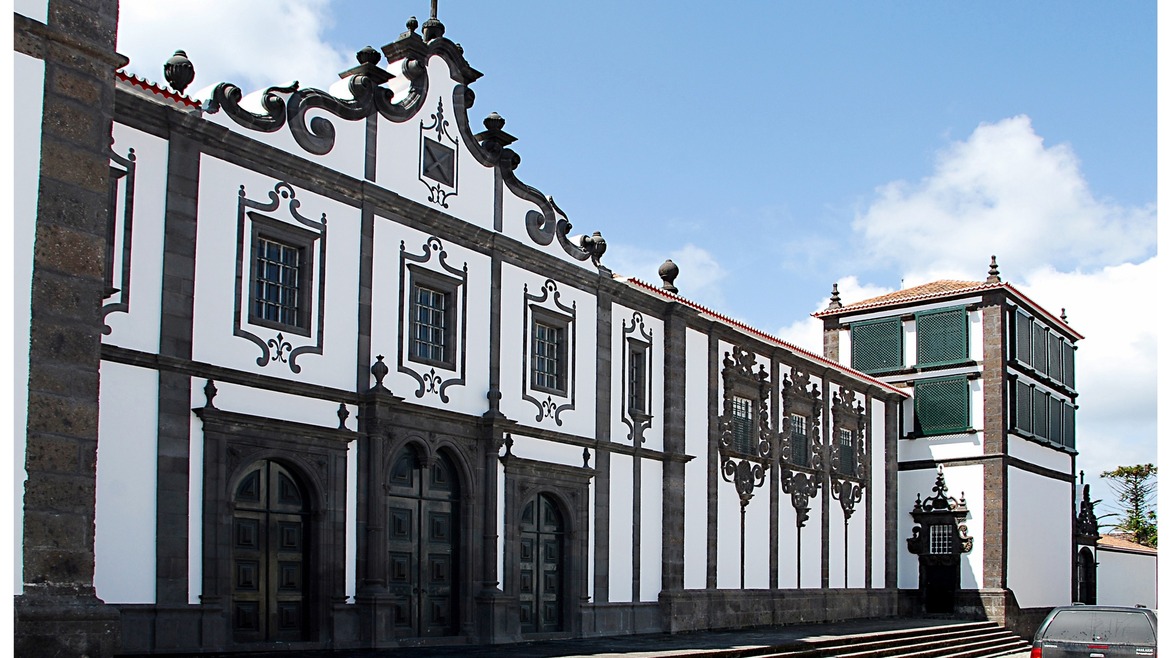 Looking for a place without snow for the winter?

How about the Azores?

Read about some of the best things to do in Ponta Delgada. Enjoy your snow-free vacation.
#Azores #Portugal
sunhatsandchardonnay.substack.com/p/ponta-delgad…