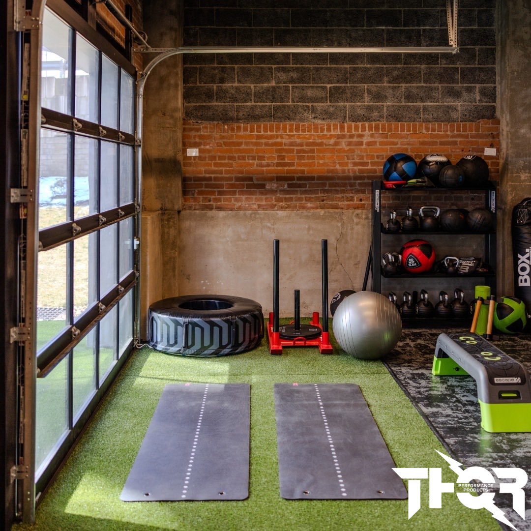 ThorPerformance's tweet image. If the facility you’re designing has any group training or functional elements, the right turf selection is the best place to start - since it’s the biggest piece of equipment you will have.

#flooredbyTHOR #ThorPerformanceProducts #artificialgrass #flooring #interiordesign #gym