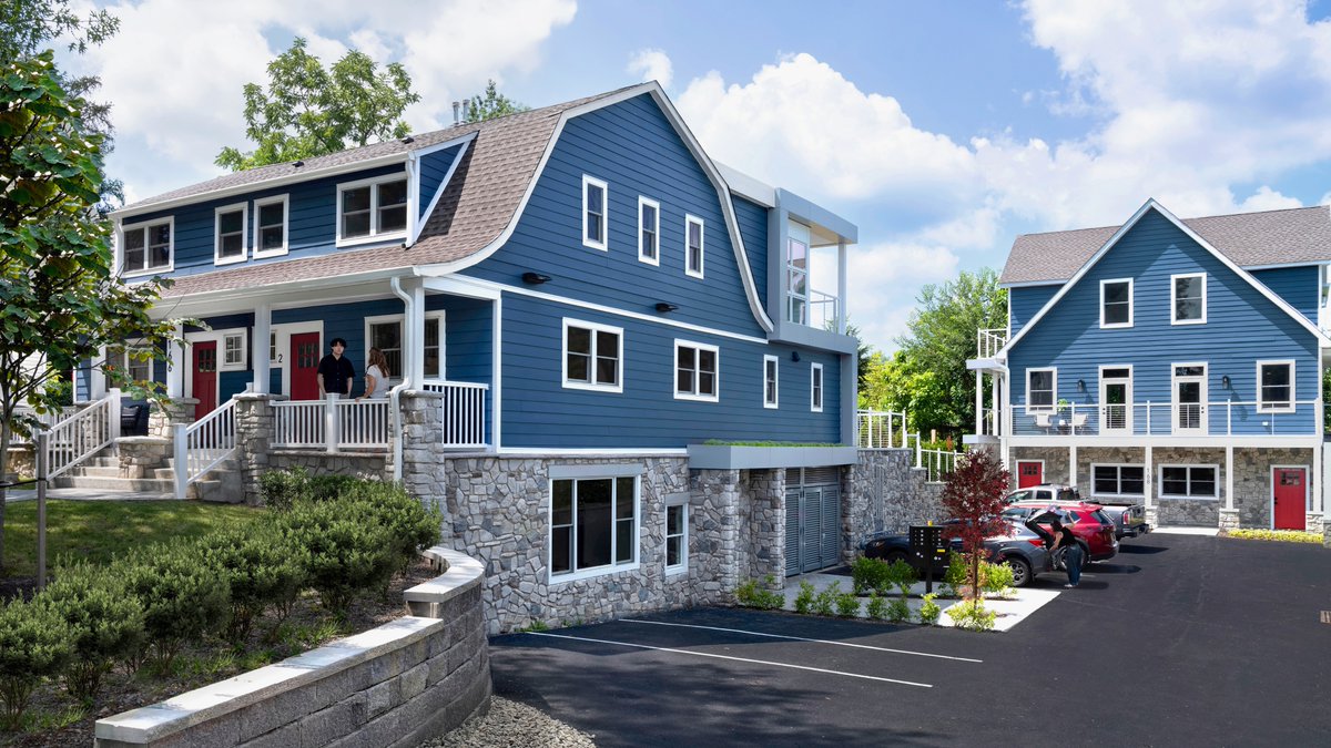 A six-unit "missing middle" housing development has been completed on John St in Princeton,  despite objections from the Historic Preservation Commission, who said that it was "inappropriate" for the buildings to be blue. Full story here: walkableprinceton.com/2025/11/12/som…