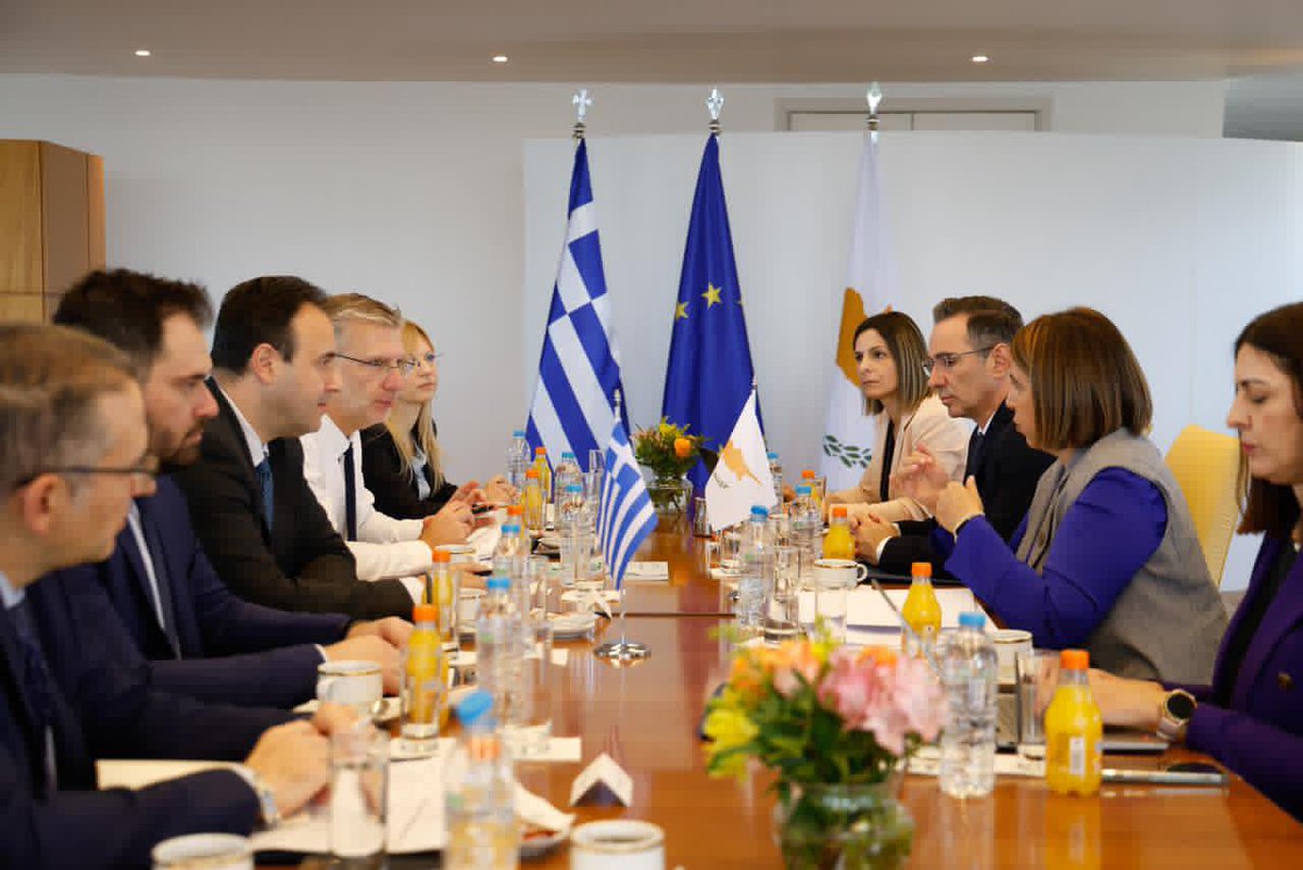 🇨🇾🇬🇷 Η 3η Διακυβερνητική Σύνοδος Ελλάδας–Κύπρου επιβεβαιώνει τη στρατηγική συνεργασία των χωρών μας.

🤝 Συμφωνήσαμε με τον Υπουργό Επικρατείας της Ελλάδας σε κοινές δράσεις για την ενδοοικογενειακή βία, τον ψηφιακό εθισμό ανηλίκων και τη βελτίωση της νομοθέτησης.

💻 Προχωρούμε