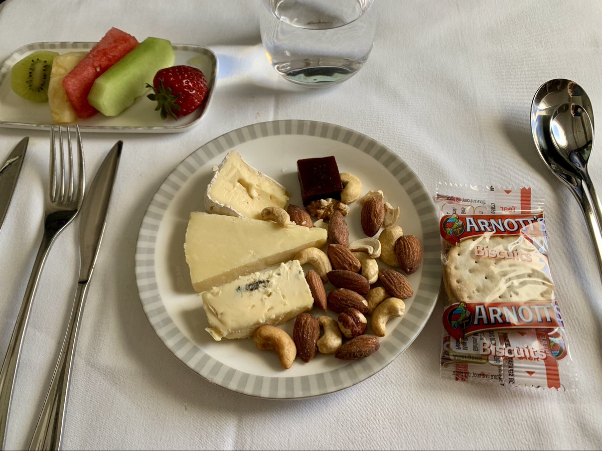 susanooi's tweet photo. Inflight meals #SingaporeAirlines #BusinessClass https://t.co/Kgr8zwXp2f