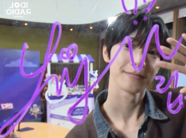 liyu has a new signature.. idol liyu is starting to sink in 🥹