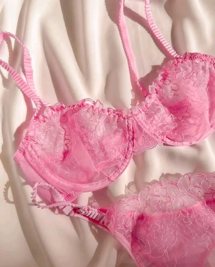 اني ممحونه طفشانه شلحانه  كل ملابس من يبي يلعب معي