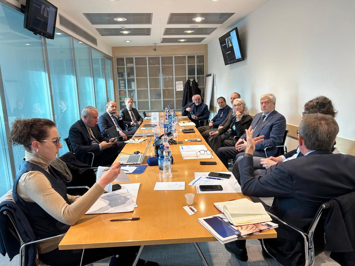 Si è tenuto questa mattina, nella sede di <a href="/ConfindustriaL/">Confindustria Lombardia</a>, il terzo incontro che il Presidente del LAC, Paolo Cerabolini ha dedicato ai soci del distretto. L'appuntamento ha coinvolto le imprese delle province di Monza e Brianza e di Cremona #9CTL