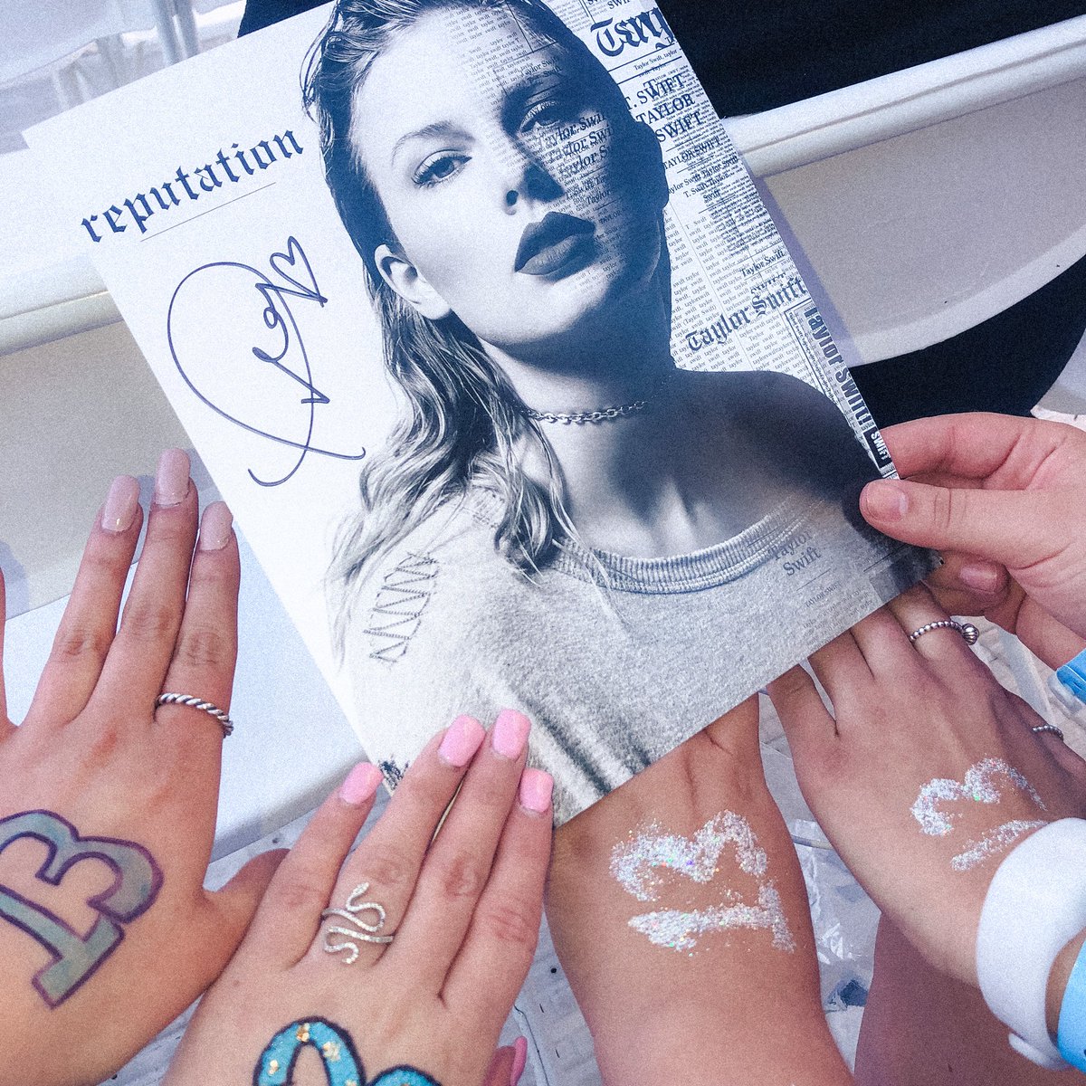 cmtswift's tweet image. everybody moved on, i stayed there📍(the reputation era)