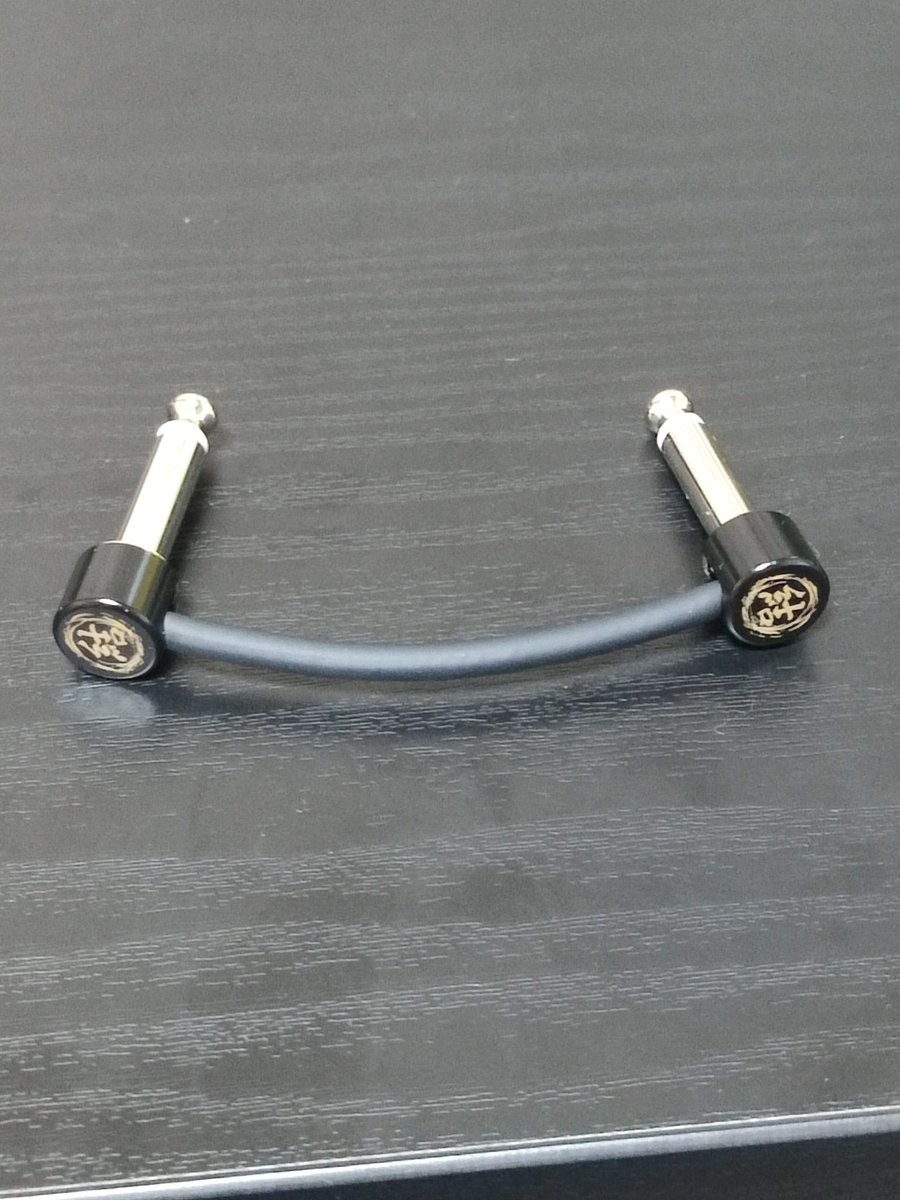 tomo2ohtake's tweet image. 「音造り」さんのパッチケーブル。左側が1年程前に買った時から音の出なかったセット。作り方かプラグが悪いのかわからなかったが、今回追加で買った右側プラグが音をでることを確認し、左側のものと組み合わせてテストしたら音がでなくなる事を確認。まあそんな事もあるか。
#音造り
#パッチケーブル