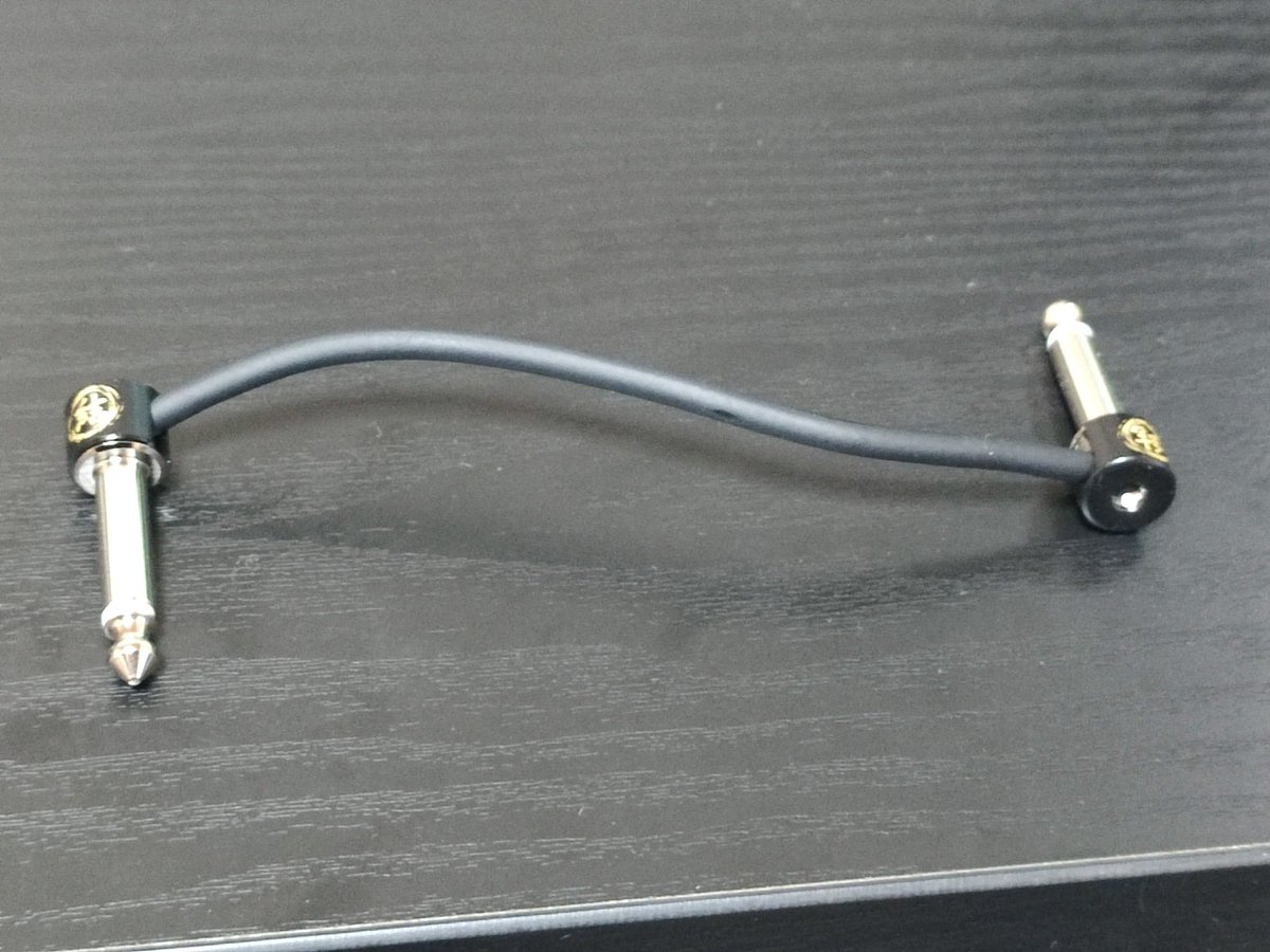 tomo2ohtake's tweet image. 「音造り」さんのパッチケーブル。左側が1年程前に買った時から音の出なかったセット。作り方かプラグが悪いのかわからなかったが、今回追加で買った右側プラグが音をでることを確認し、左側のものと組み合わせてテストしたら音がでなくなる事を確認。まあそんな事もあるか。
#音造り
#パッチケーブル