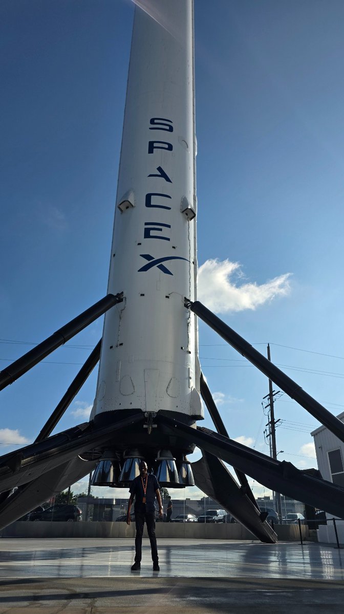 victor_mapunga's tweet image. Just a boy from Zimbabwe 🇿🇼 Standing at SpaceX HQ, where the dream of global connectivity takes flight!

As Shona Prince Technologies, Authorized Starlink Retailer, we’re turning that dream into reality across Africa one Starlink at a time, helping humanity become multiplanetary