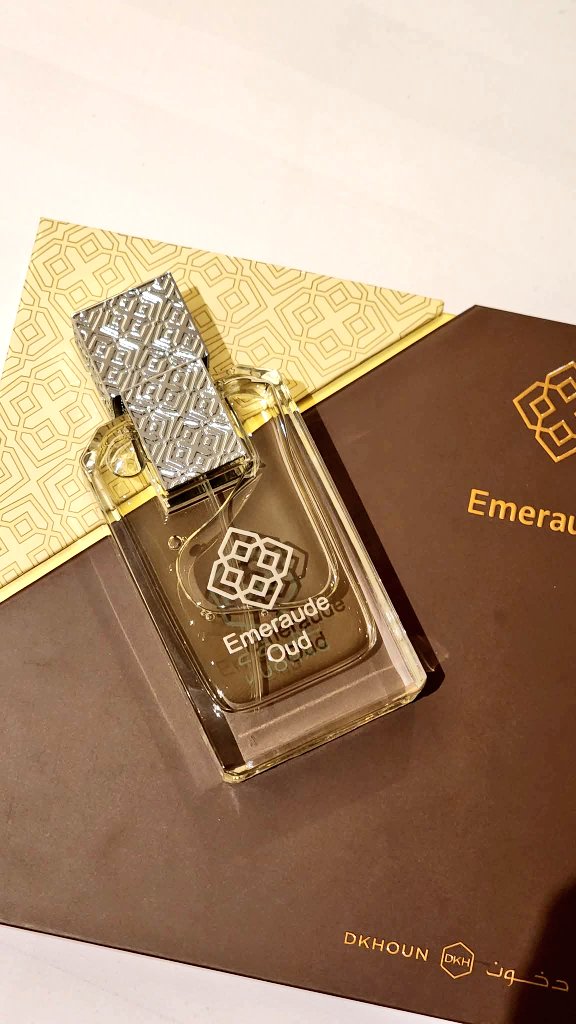 _fragrantica's tweet image. اميرالد عود من دخون

العطر يتميز برائحة اللبان وهي أوضح شئ بس كأنها مخلوطة مع الزنجبيل الكاشميران وربما لمسة خشبية من خشب العود
العطر يميل رجالي والأداء قوي ولكن غير مزعج أيضا ينفع لكل الفصول حسب رأيي الشخصي

#رابطة_عشاق_العطور