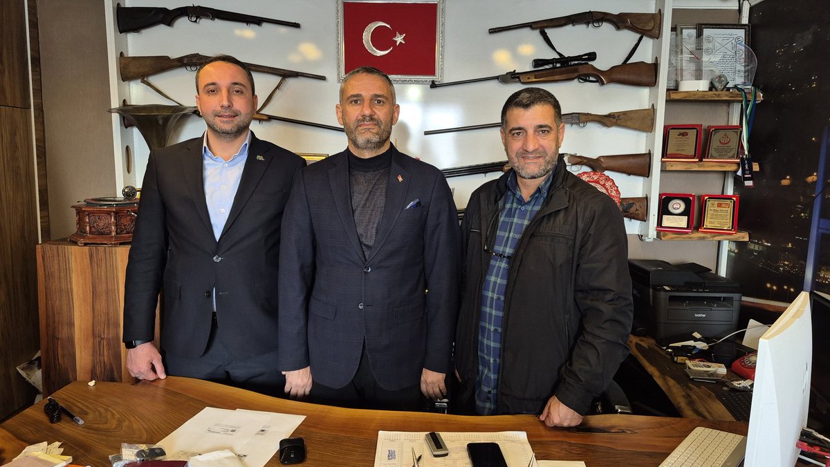 Hizmet-İş Sendikası Elazığ Şube Başkanımız Gökhan Arpa, İş Yeri Temsilcimiz Zafer Oktay ile birlikte Büyük Birlik Partisi Elazığ İl Başkanı Sayın Ömer Ertan’ı ziyaret ettiler.

Nazik ev sahipliği için Sayın Ömer Ertan’a teşekkür ediyor, çalışmalarında başarılar diliyoruz.
