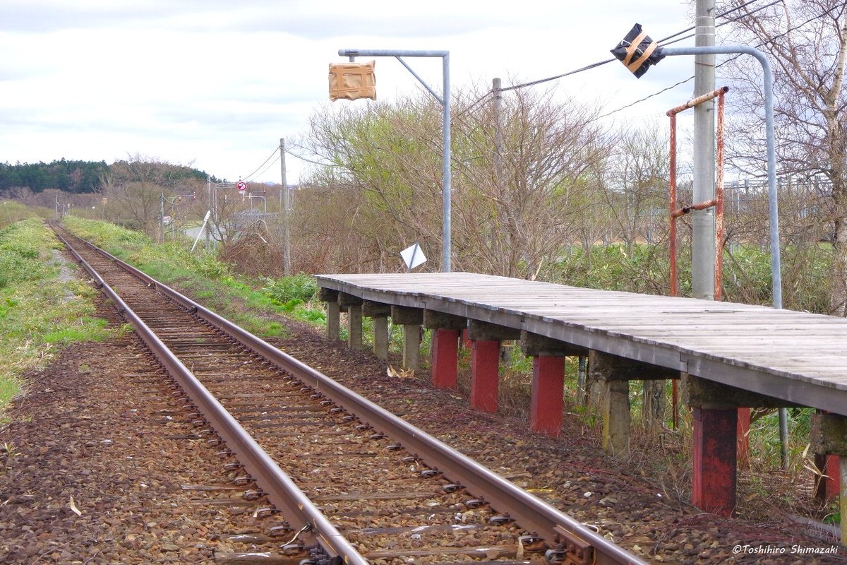 polaris_guides's tweet image. 【半年前、廃駅めぐりで #幌延 へ🚃】

今年の春、ふと思い立って近隣の #廃駅 を周って来ました🌸

過去の経験で廃駅になるとすぐに駅舎とホームが撤去され、あっという間に面影を失ってしまうので、その前にもう一度訪れておこうという気持ちでした🍀

本当に寂しい限りです💦

#雄信内駅 #南幌延駅