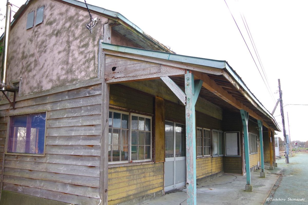 polaris_guides's tweet image. 【半年前、廃駅めぐりで #幌延 へ🚃】

今年の春、ふと思い立って近隣の #廃駅 を周って来ました🌸

過去の経験で廃駅になるとすぐに駅舎とホームが撤去され、あっという間に面影を失ってしまうので、その前にもう一度訪れておこうという気持ちでした🍀

本当に寂しい限りです💦

#雄信内駅 #南幌延駅