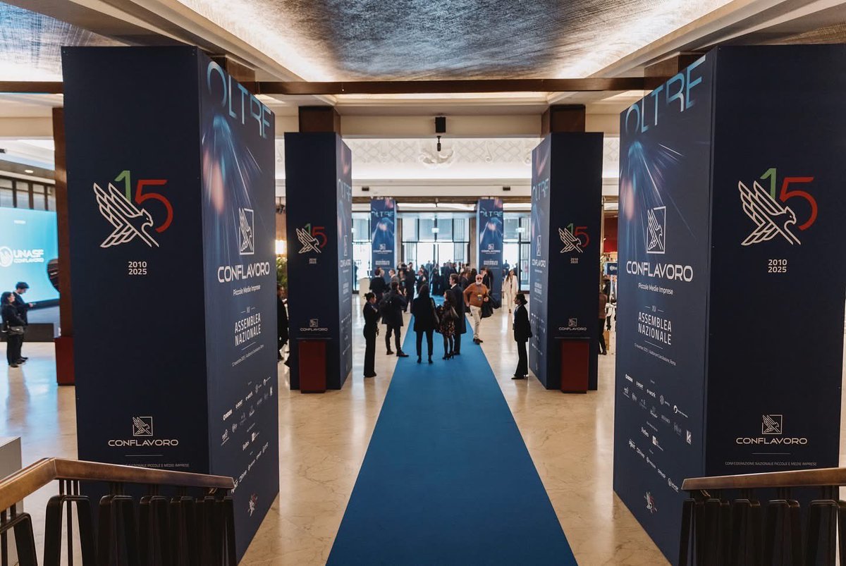 Ultimi preparativi all’Auditorium Conciliazione di Roma per la XV Assemblea Nazionale di Conflavoro “OLTRE”. Con la moderazione del giornalista e conduttore Mediaset Dario Maltese, si prepara una giornata di confronto tra imprese e istituzioni.