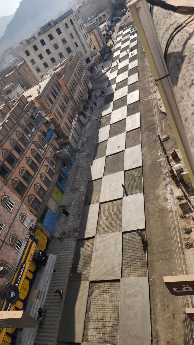 صورة من شارع سقطرى في صنعاء.
#يد_تحمي_ويد_تبني