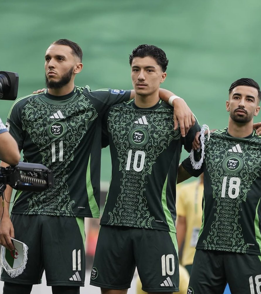 🎙️ Julian Nagelsmann (coach de l’Allemagne 🇩🇪) sur le cas Ibrahim Maza 🇩🇿 : 

« L’équipe nationale n’a rien à voir avec le fait de savoir où j’aurais plus de chances de jouer. Il s’agit de savoir si je suis fier de représenter le pays. Je dois le ressentir.

Cette discussion doit