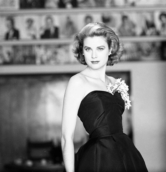 Birthday Remembrance ~ #GraceKelly (1929-1982)

"#Hollywood amuses me... Holier-than-thou, for the public, and unholier-than-the-devil, in reality." - Grace Kelly