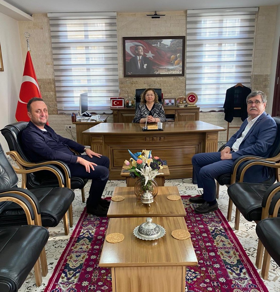 Ortaklar Organize Sanayi Bölgesi’nde açılacak olan Maxxen Energy firmasının CEO’su Vedat ADAK ve iş insanı Mehmet Fikret EMEKÇİ, Kaymakam Sultan DOĞRU’yu makamında ziyaret etti.