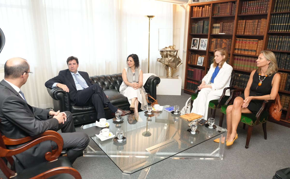 Visité el Consejo Argentino para las Relaciones Internacionales (<a href="/CARIconsejo/">CARI</a>), destacado think tank  en relaciones internacionales. 
Entusiasmados de fortalecer lazos para impulsar el análisis y el diálogo por el desarrollo. Gracias por la amistosa recepción.