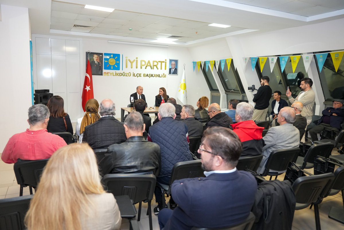 📍 Beylikdüzü İlçe Başkanlığımızı ziyaret ettik.

İlçe Başkanımız Mehmet Abdioğlu ve teşkilat mensuplarımıza hayırlı olsun dileklerimizi ileterek yeni döneme dair değerlendirmelerde bulunduk.

Beylikdüzü teşkilatımızın samimi yaklaşımı ve azmi bizlere güç verdi.

Nazik ev
