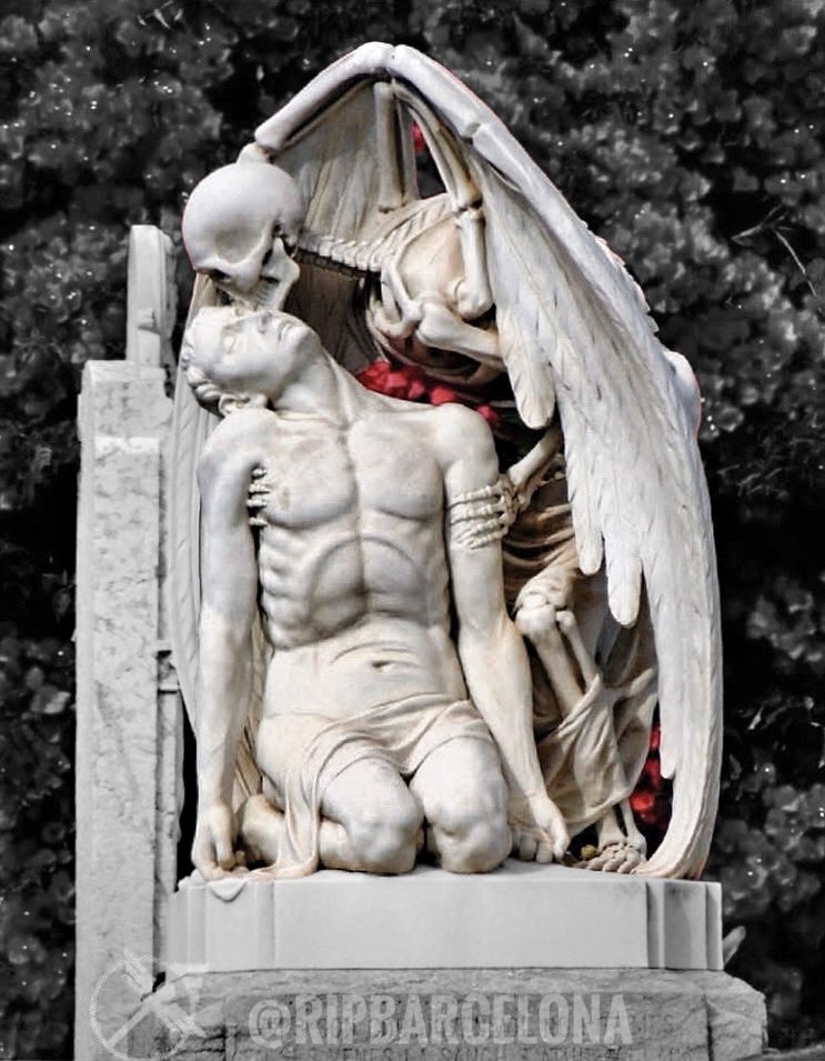 La familia Llaudet encargó esta bellísima escultura funeraria,cementerio de #Poblenou (#Barcelona), para decorar la tumba de su hijo, muerto trágicamente en plena adolescencia. La obra fue encargada al taller del marmolista Jaume Barba. instagram.com/p/DQ9YCEXjL4J/…