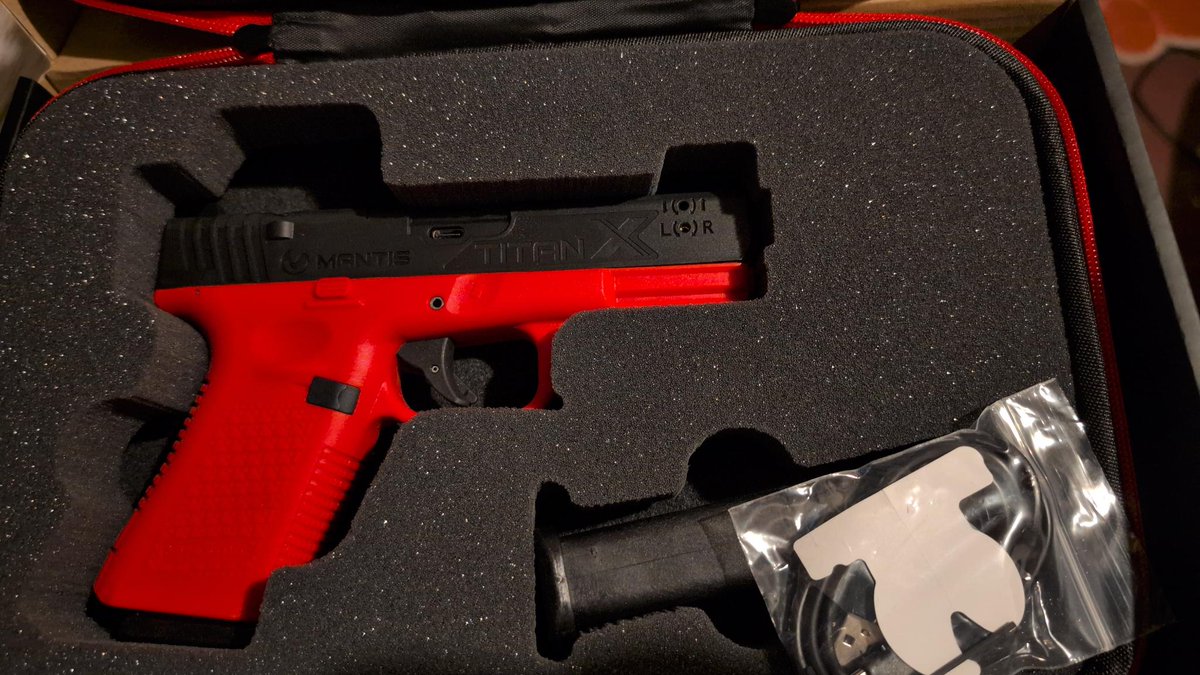 Commissar_Raege's tweet image. Embargo is over, can talk about the new Mantis Titan.

Shits pretty cool, and I like it more than the SIRT personally.

USB charger versus taking the whole thing apart, external adjustments, plus it has the Mantis motion sensor built-in... So for ~200$ this thing is primo.