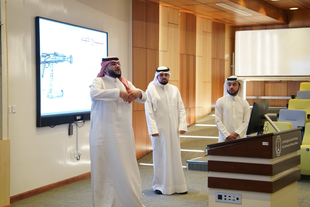 KFUPM_ArClub's tweet photo. تسابقت العقول والابتكارات لخدمة اللغة ..
🔹🔹🔹
أقيمت ليلة أمس المرحلة الختامية لـ "معمعان العربية" حيث امتزج فيه سحر البيان برصانة الإبداع وأوقد المعمعان شعلة الابتكار لخدمة لغة الضاد✨ https://t.co/BauMJpx4C2
