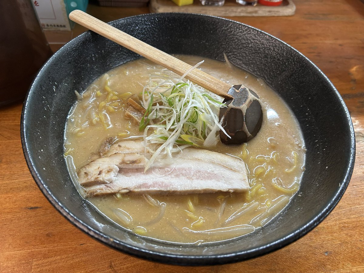 1112hkf's tweet photo. キスマイに誕生日祝ってもらえました🛼✨️
わたたいがいったラーメン屋さんにも行けて、キス担友達からは、たいぴーが食べていたセット、プレゼントいただいちゃった🥹
今日は新曲のプレゼントもあって、キス担の私的に最高でした✨️ https://t.co/CblOzyoW9V
