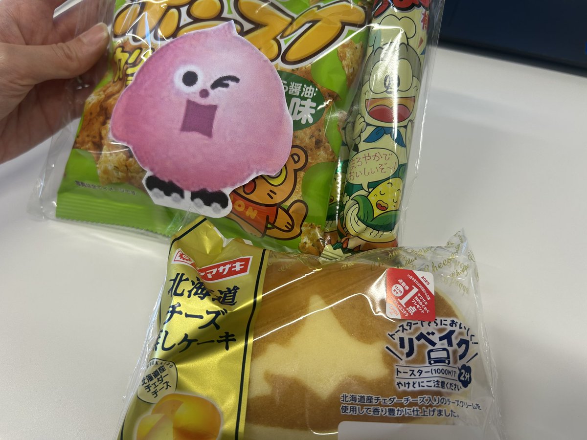 1112hkf's tweet photo. キスマイに誕生日祝ってもらえました🛼✨️
わたたいがいったラーメン屋さんにも行けて、キス担友達からは、たいぴーが食べていたセット、プレゼントいただいちゃった🥹
今日は新曲のプレゼントもあって、キス担の私的に最高でした✨️ https://t.co/CblOzyoW9V