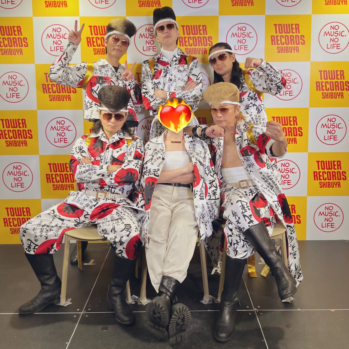 c__m_i_r_d's tweet image. 🏍️2025/11/12💨
氣志團 ニューシングル
「汚れなきクソ野郎ども」発売記念イベント
集合写真撮影会「愛すべき購入者ども」
📍渋谷タワーレコード

お揃いの特攻服を羽織らせていただき6人で楽しく撮影をするという超プレミアムな神イベントでした🥹曲沢山聴く‼️ MV沢山観る‼️