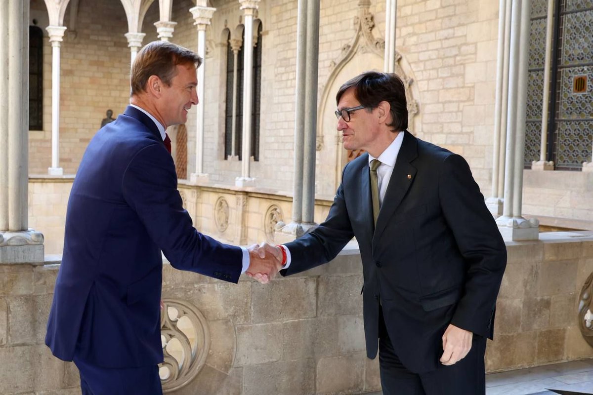 Maini01's tweet image. ¡Hoy de nuevo en #Barcelona! Siempre es un placer volver a #Cataluña y más aún tener un encuentro interesante con el president de la @gencat, @salvadorilla.
Muchas  gracias por el recibimiento y por compartir con nosotros vuestra visión del futuro tecnológico y digital 
Merci! 🤙🏻