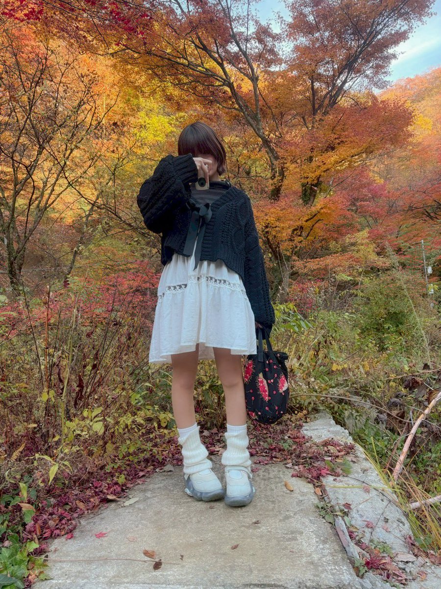 sakura178_417's tweet photo. ともだちと伊香保に紅葉みにいった🍁 https://t.co/f9NxBsOdmr
