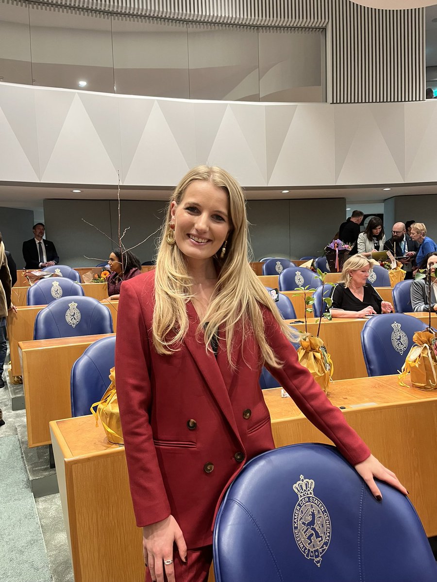 Dat verklaar en beloof ik!
Vandaag, precies een jaar na de uitspraak in het hoger beroep van de Klimaatzaak tegen Shell ben ik geïnstalleerd als lid van de Tweede Kamer met de portefeuille Klimaat &amp; Energie. Tijd om klimaat weer boven aan de politieke agenda te zetten!