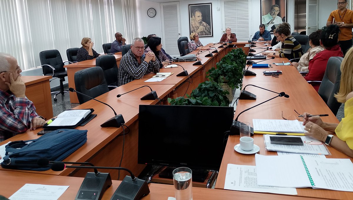 MINSAPCuba's tweet image. ⚕️Con la presencia del titular de Salud @japortalmiranda directivos del @MINSAPCuba evalúan el proceso de recuperación en los territorios afectados por el huracán Melissa en el oriente del país. Chequean el arribo y distribución de donativos recibidos en el sector.
#CubaPorLaVida