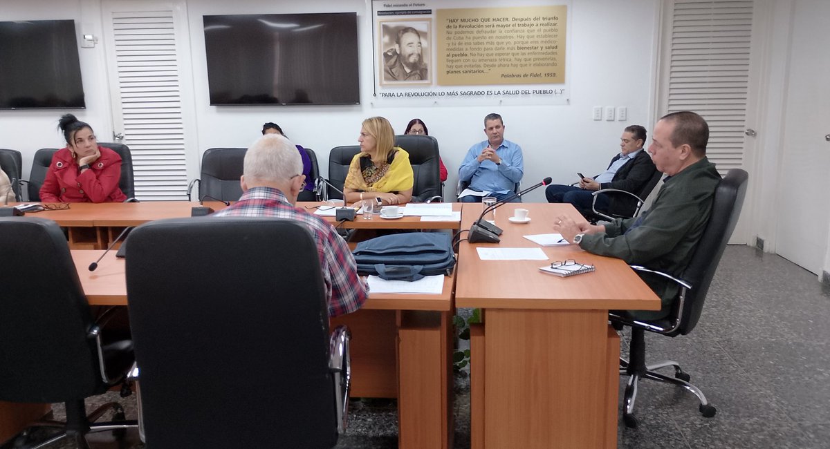 MINSAPCuba's tweet image. ⚕️Con la presencia del titular de Salud @japortalmiranda directivos del @MINSAPCuba evalúan el proceso de recuperación en los territorios afectados por el huracán Melissa en el oriente del país. Chequean el arribo y distribución de donativos recibidos en el sector.
#CubaPorLaVida