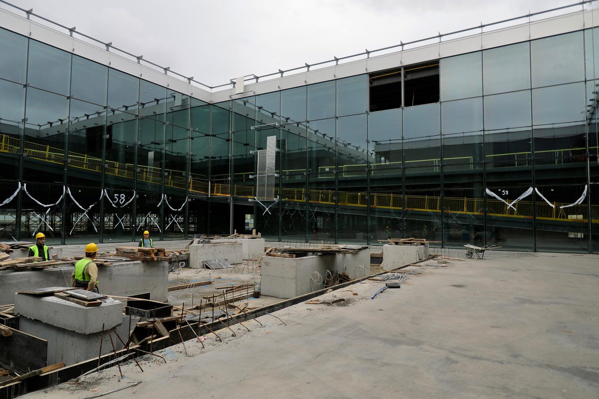 İstanbul’un belleğini, kurduğumuz yeni yaşam alanlarıyla yaşatıyoruz.

Topkapı’da tarihi karasurlarının hemen yanında, miras ve kültür çalışmalarının yanı sıra İstanbulluların katılımıyla yaşayacak; aynı zamanda söyleşilerin, etkinliklerin ve atölyelerin de düzenleneceği yeni