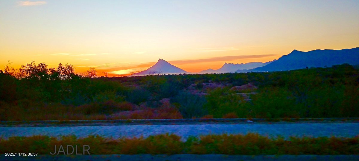 Vista al Valle de Monterrey desde el camino a Nacataz en García,N.L.