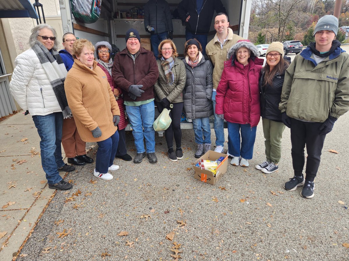 RepMarkosek's tweet image. Yesterday, I stopped by the Neighbors Helping Neighbors Food Drive held at the Monroeville Convention Center. The generous donations from people in the community will go to our local food pantries.