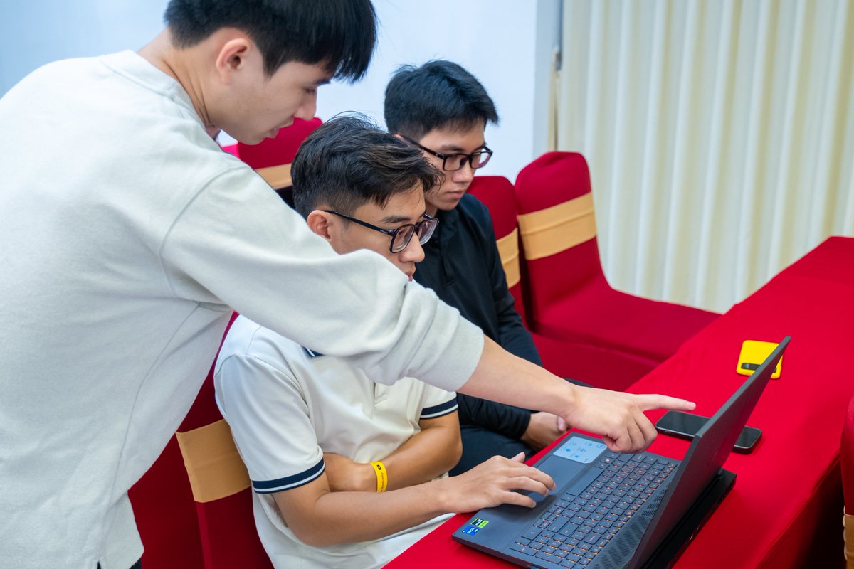 riseinweb3's tweet image. 🇻🇳 Build on Stellar Bootcamp - Vietnam 

Another stop in our @BuildOnStellar  journey!

Over 30+ participants joined and built 10+ projects on Stellar exploring how blockchain can power real-world innovation.

Big thanks to all the amazing builders who made this bootcamp a…