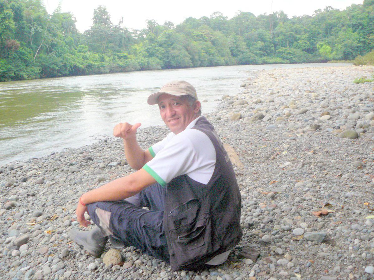 🔴El periodista Patricio Aguilar fue asesinado el pasado 4 de marzo, en Quinindé, Esmeraldas 🇪🇨. <a href="/SinCadenasECU/">Fundación Periodistas Sin Cadenas</a> reconstruyó su historia y los escasos avances investigativos. Este trabajo es parte del proyecto Impunidad de <a href="/IPYS/">IPYS</a>, presentado en #Colpin2025.
periodistassincadenas.org/patricio-aguil…
