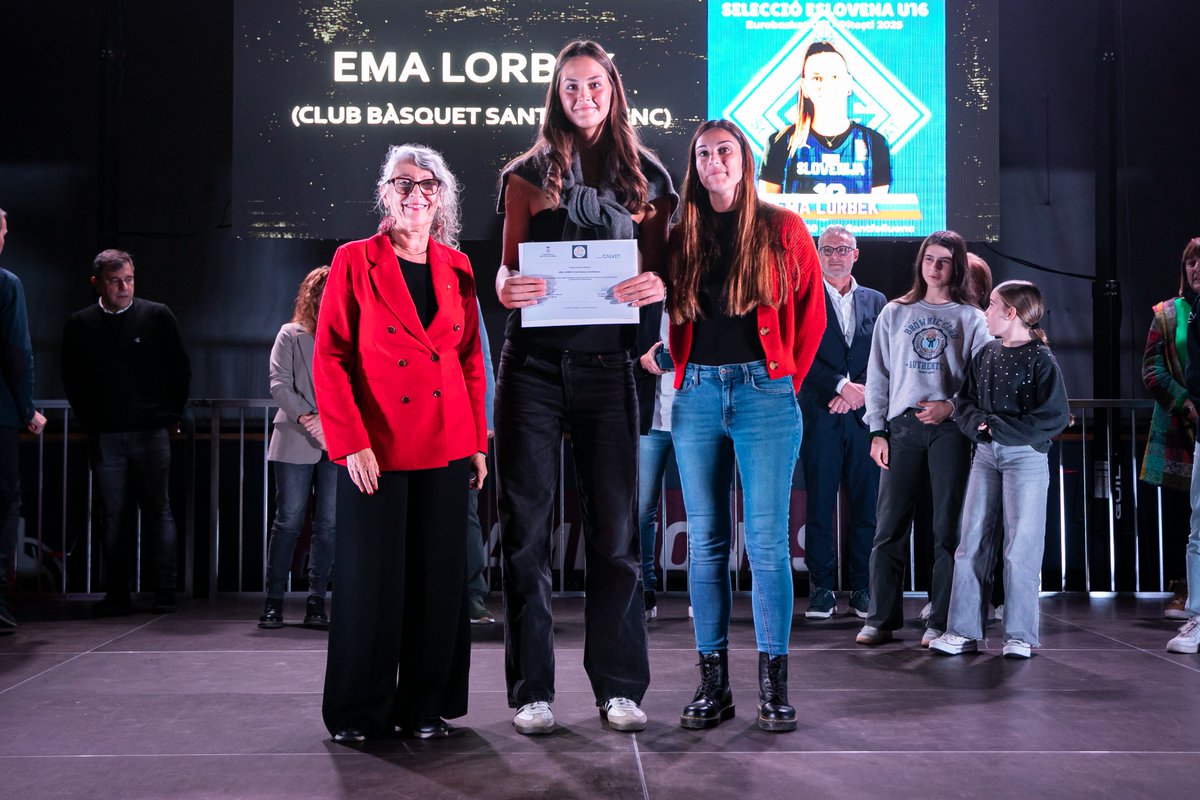 Cbsbasket_fem's tweet photo. 🏆 NIT DE L’ESPORT 2025
El passat divendres 7 de novembre, es va celebrar al nostre pavelló, la Nit de l’Esport 2025, un esdeveniment que reconeix l’esforç i els èxits esportius de la nostra ciutat.
Ens sentim molt orgullosos d’haver rebut diversos reconeixements.
#OrgullCBS https://t.co/PcD1bh0iCM