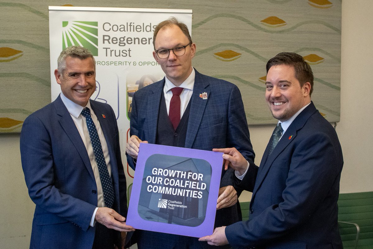 Great to see <a href="/gareth_snell/">Gareth Snell MP</a> at our <a href="/CoalfieldsRegen/">Coalfields Regeneration Trust</a>
MP Drop In yesterday.  

We're looking forward to working with you for coalfield communities in #StokeOnTrent
