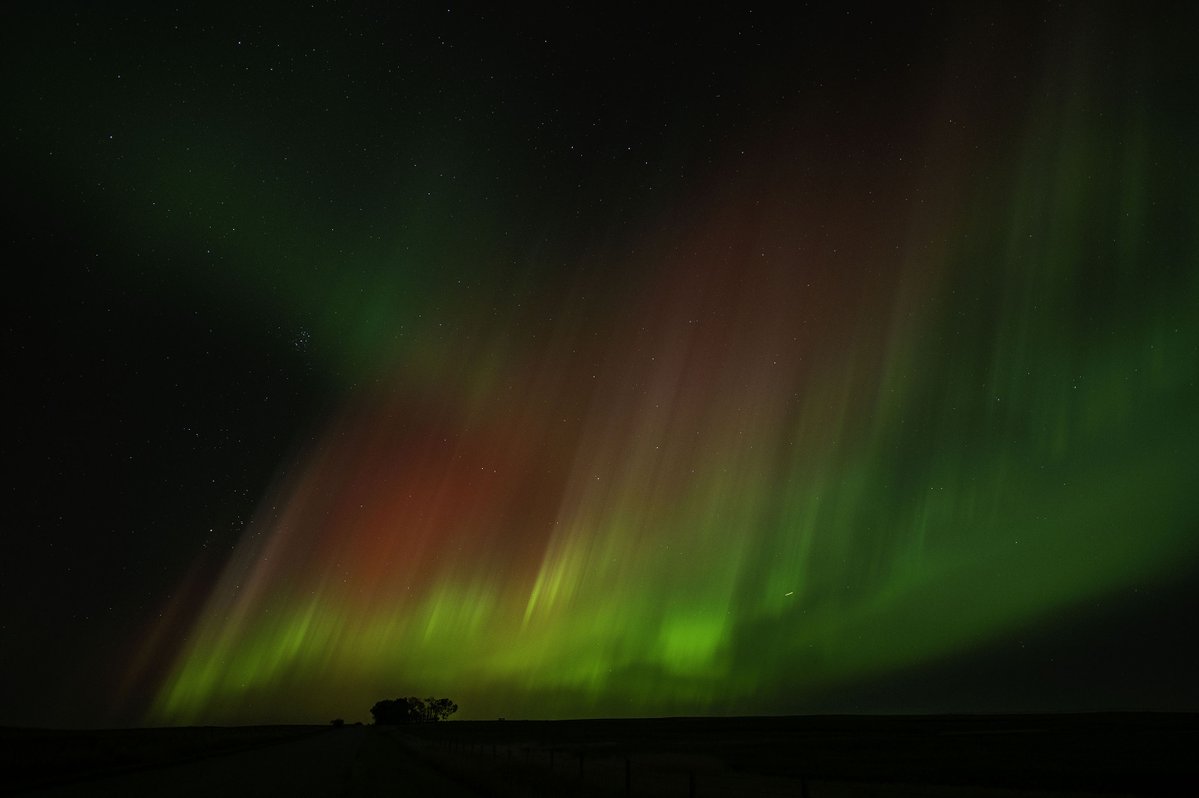 attila_thefun's tweet image. Only took a couple pics last night.  It&apos;s nice to just watch for  a few hours instead without the distraction of a camera. #Aurora