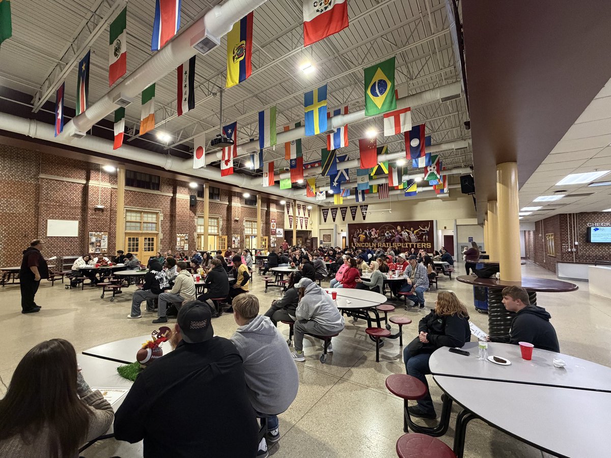 DMRails_FB's tweet image. Last night’s football banquet was a success. Thanks for a solid season! #WinTheDay #GoRails #SouthsidePride