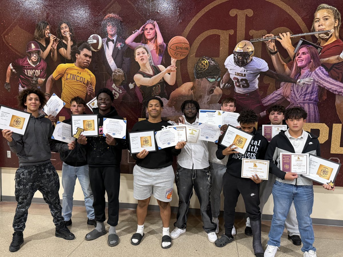 DMRails_FB's tweet image. Last night’s football banquet was a success. Thanks for a solid season! #WinTheDay #GoRails #SouthsidePride